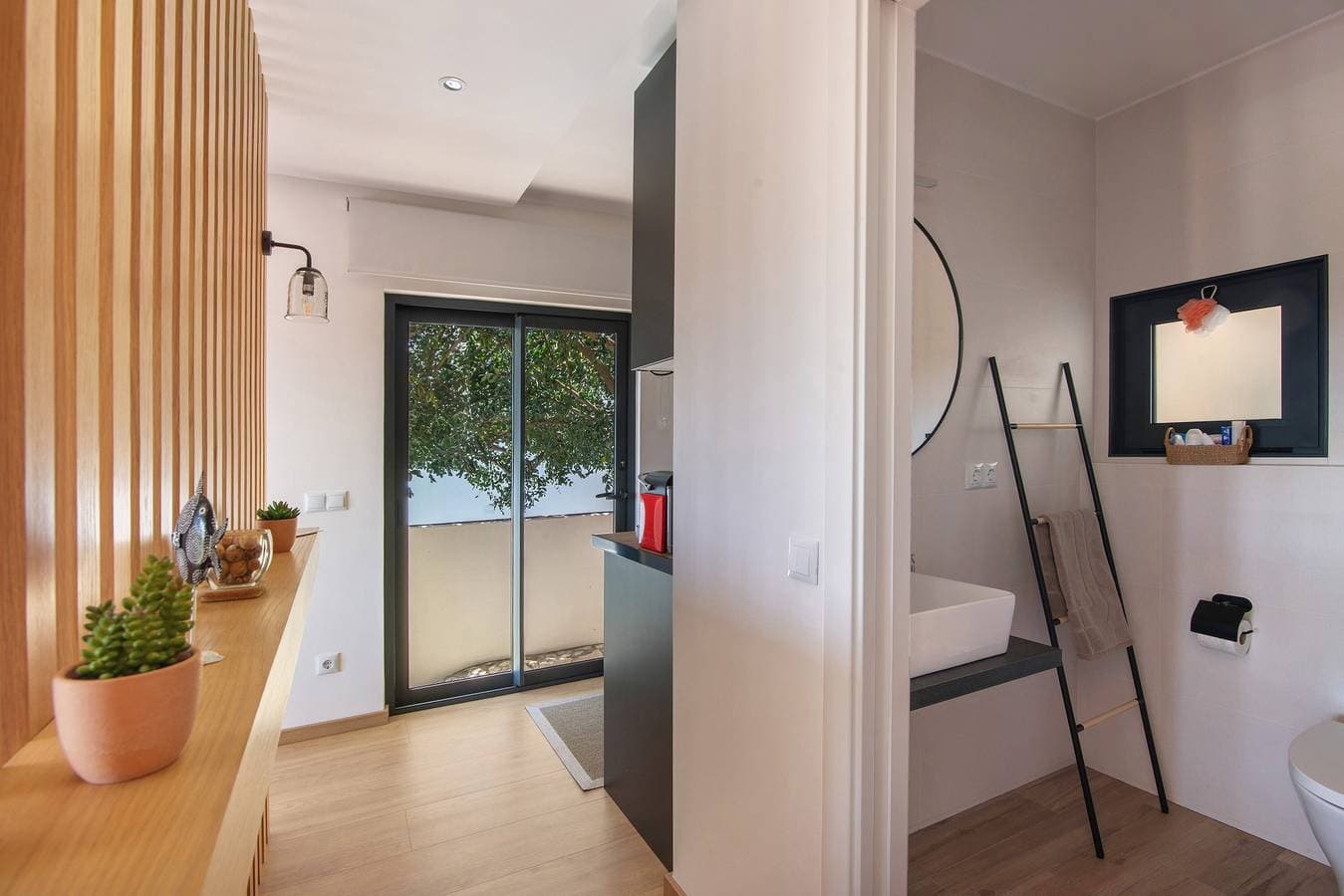 Foto 12 von 44: Ferienwohnung 'Tiny House' mit Bergblick, Wi-Fi und Klimaanlage