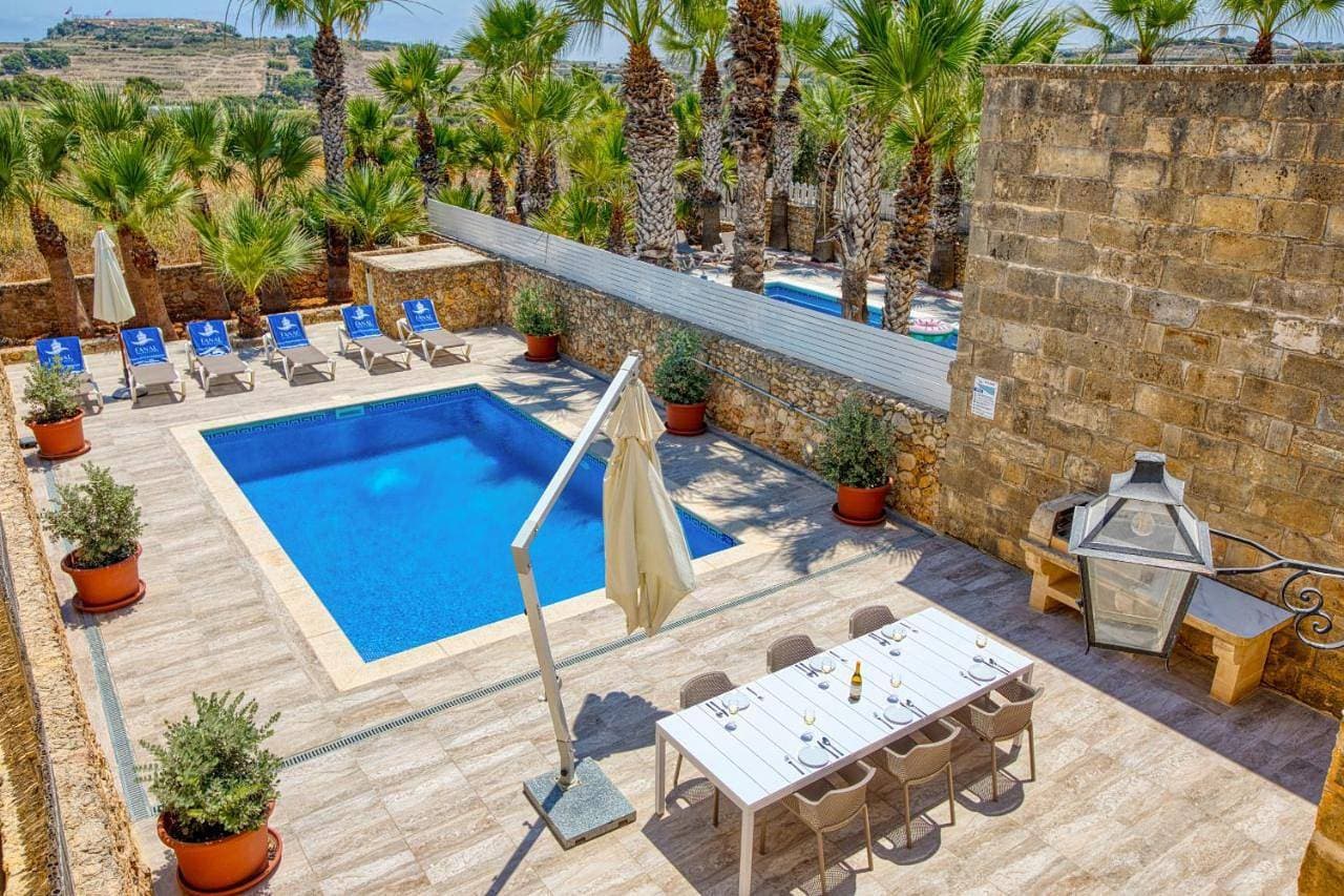 Foto 2 von 5: Villa with Private Pool