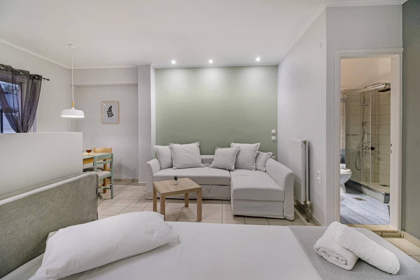 Foto 3 von 18: Einzimmerapartment 'Elaia 5' mit Bergblick, WLAN und Klimaanlage