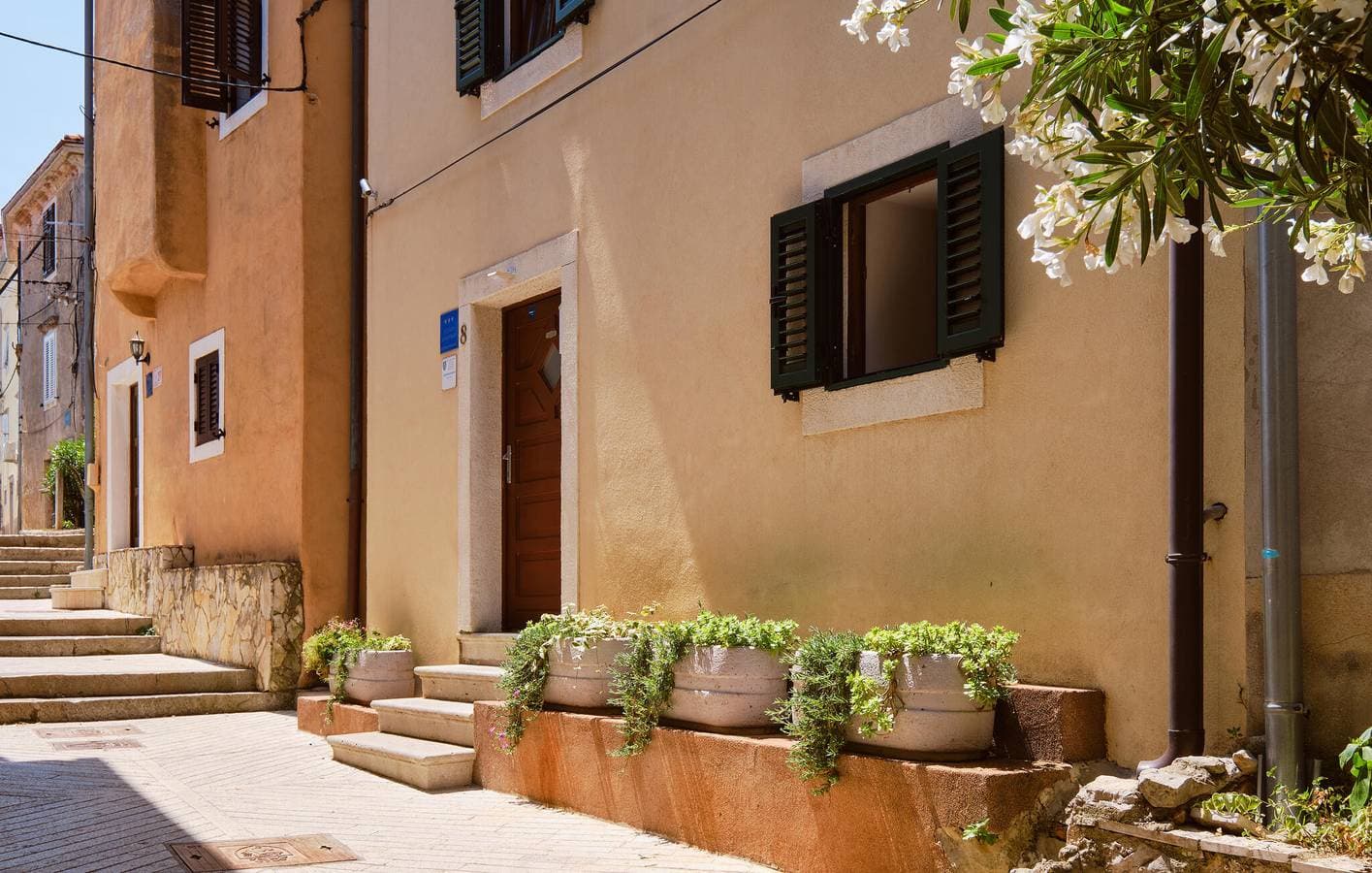 Foto 2 von 16: Gemütliche Ferienwohnung 100 m von der Küste in Cres entfernt, mit kostenlosem WLAN und Klimaanlage