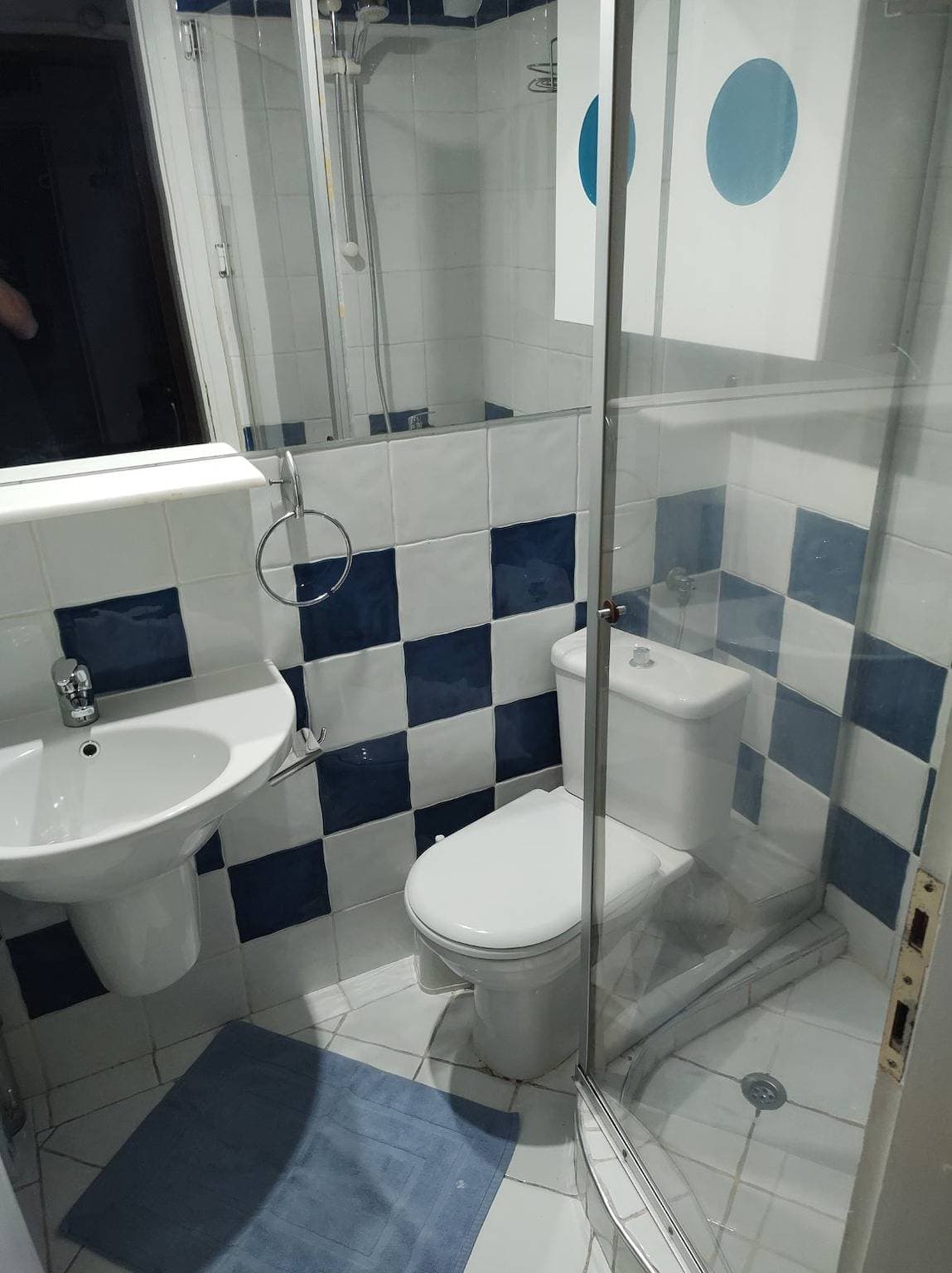 Foto 9 von 10: Privates Zimmer am Wasser, eigenes Badezimmer