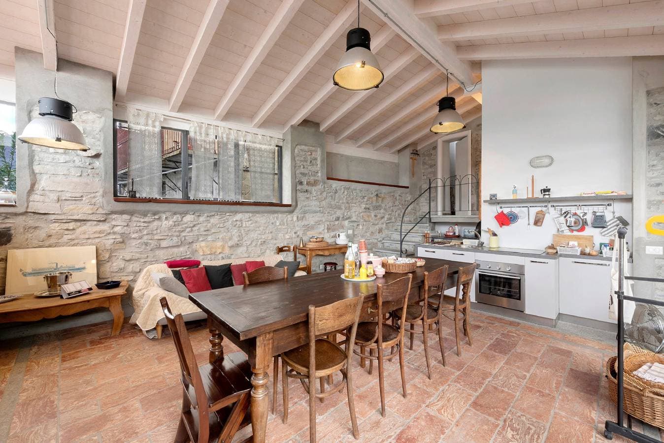 Foto 5 von 42: Ferienwohnung 'Loft e Veranda sul Lago di Como' mit Seeblick, WLAN und Klimaanlage