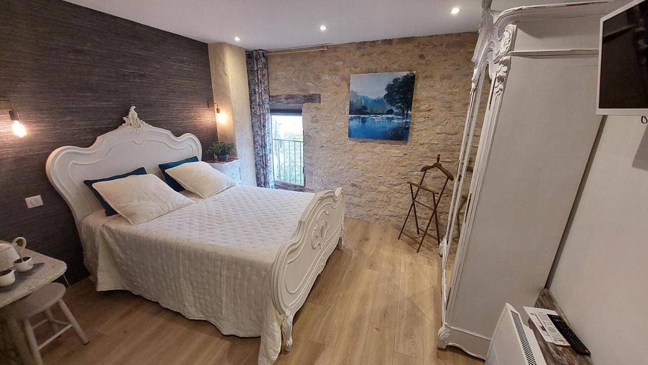 Foto 2 von 8: Double Room with Private Bathroom