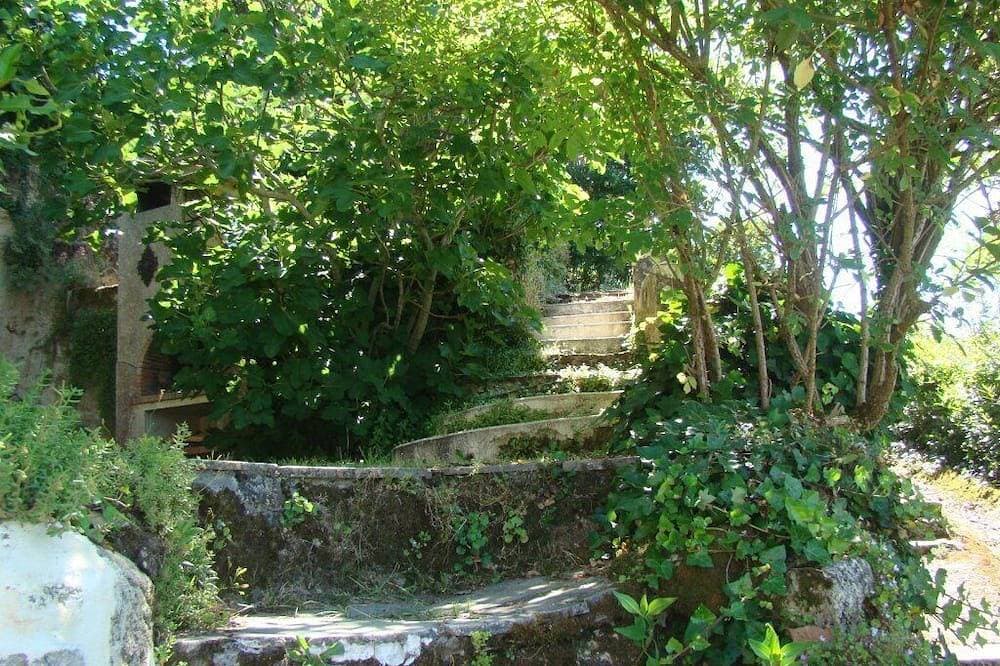 Foto 12 von 30: House on cliff facing Gironde estuary