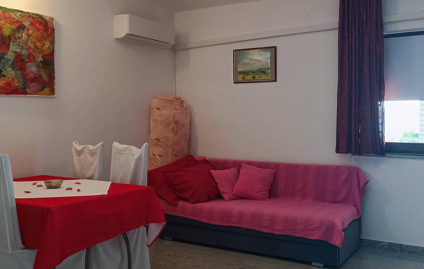 Foto 4 von 22: Apartment am Meer mit Terrasse, WLAN und Parkplatz in der Nähe von Novigradsko Mehr