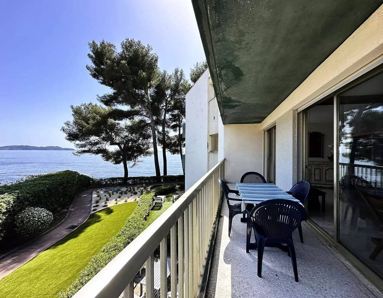 Foto 2 von 28: Klimatisiertes Apartment für 4 Personen mit Meerblick und Privatstrand in Carqueiranne