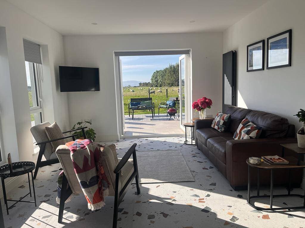 Foto 9 von 17: Sunset Cottage  - Sleeps 6 - Parking - Garden