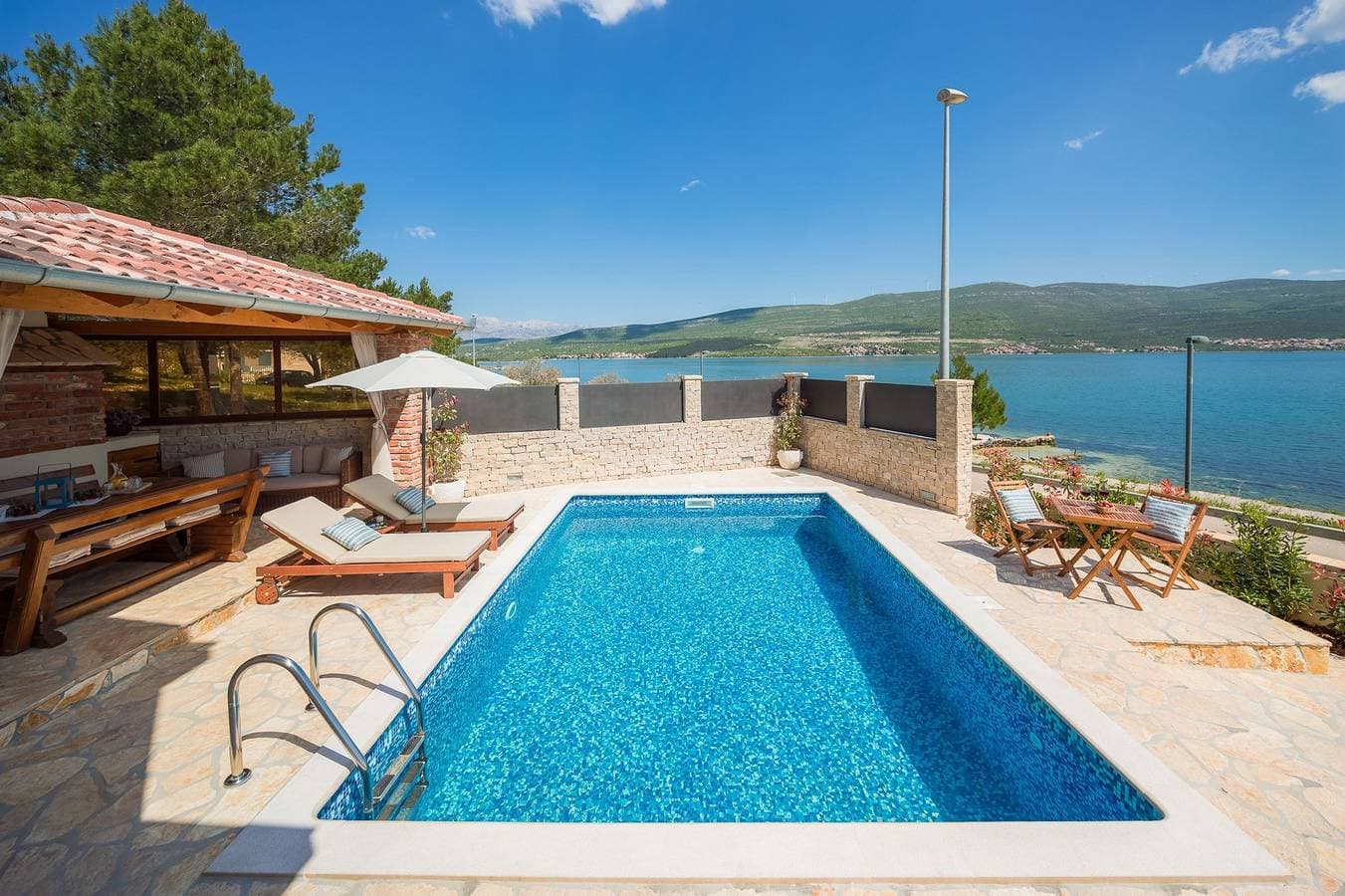 Villa Noah am Meer mit beheiztem Pool 1