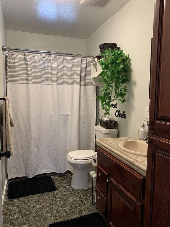 Foto 12 von 20: Cozy 3 bed/ 2 bath with a Brewery Feel Patio