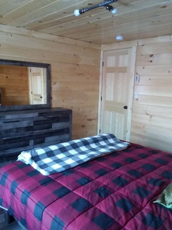 Foto 12 von 23: Rustikales, modernes Blockhaus mit Blick auf den Oberen See