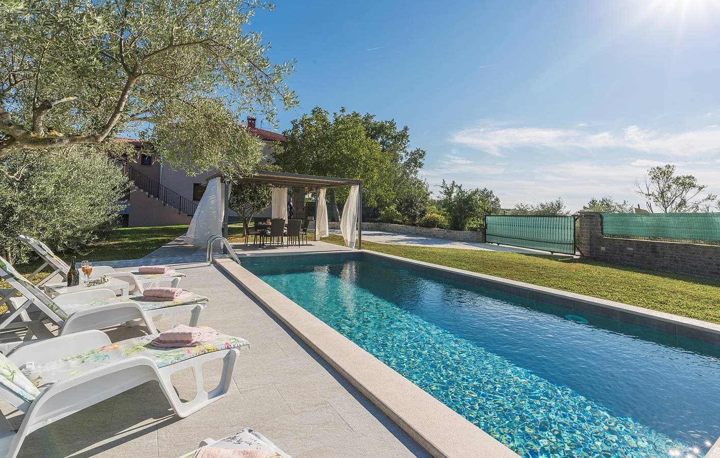 Foto 2 von 44: Ferienhaus Terre Bianche mit privatem Pool und Whirlpool