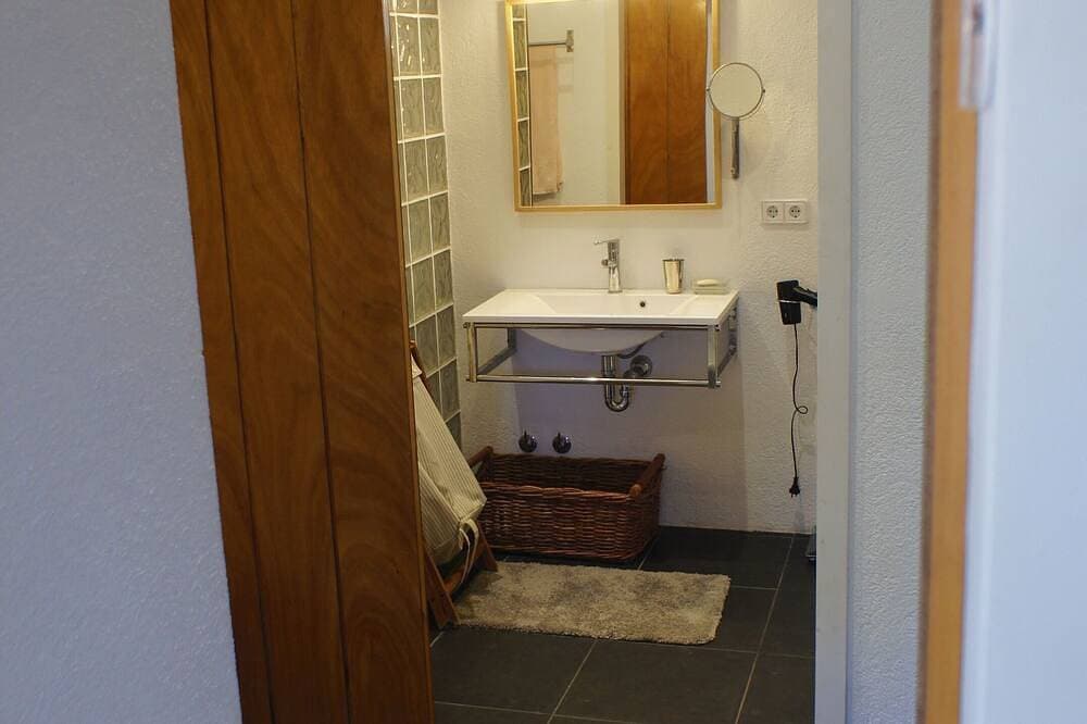 Foto 5 von 21: Ein charmantes Einfamilienhaus mit privatem Pool in Cadaques mit Meerblick.