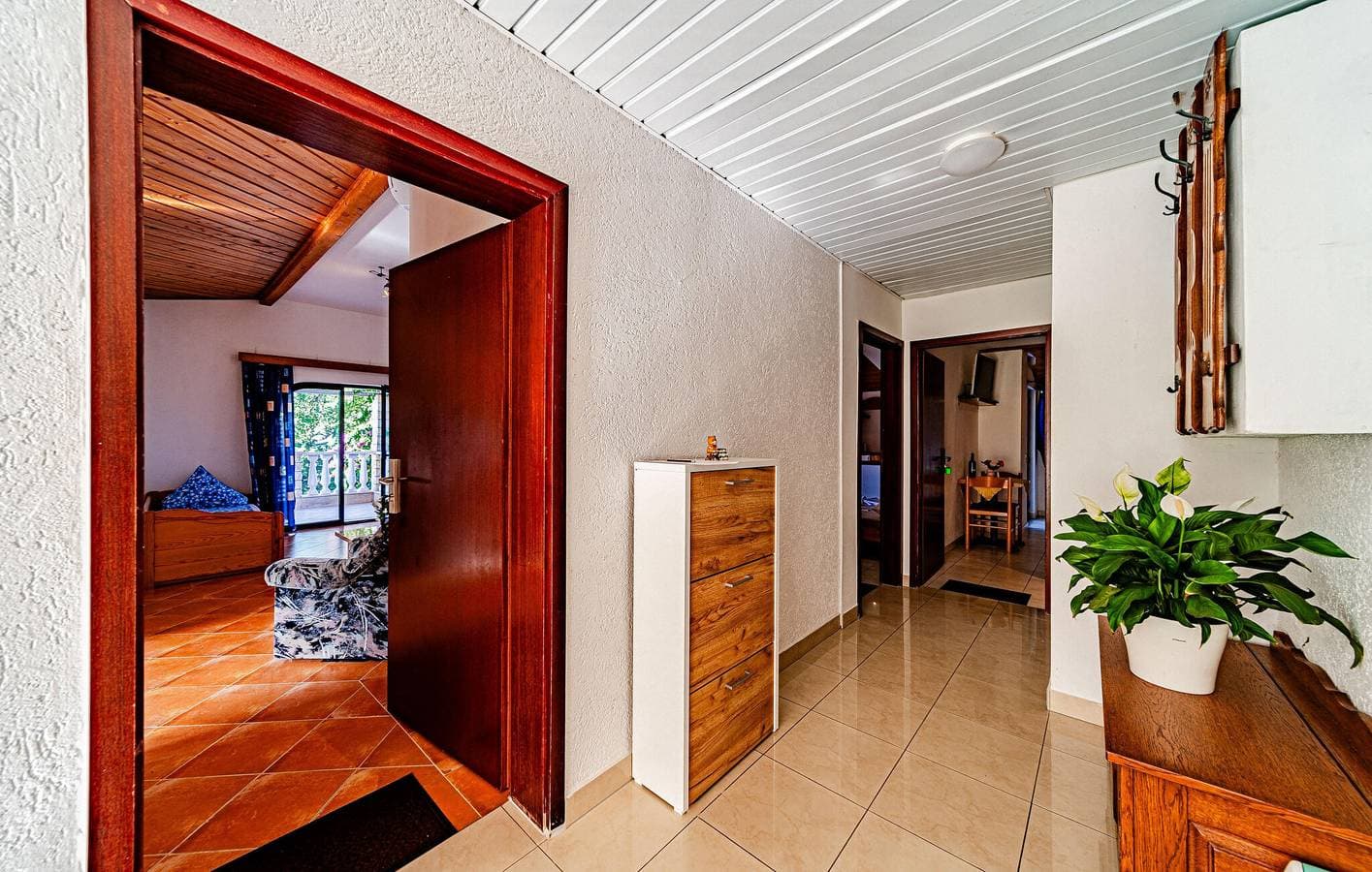 Foto 12 von 20: Gemütliche Ferienwohnung mit Terrasse, WLAN und Parkplatz in der Nähe des Strandes Tri Žala