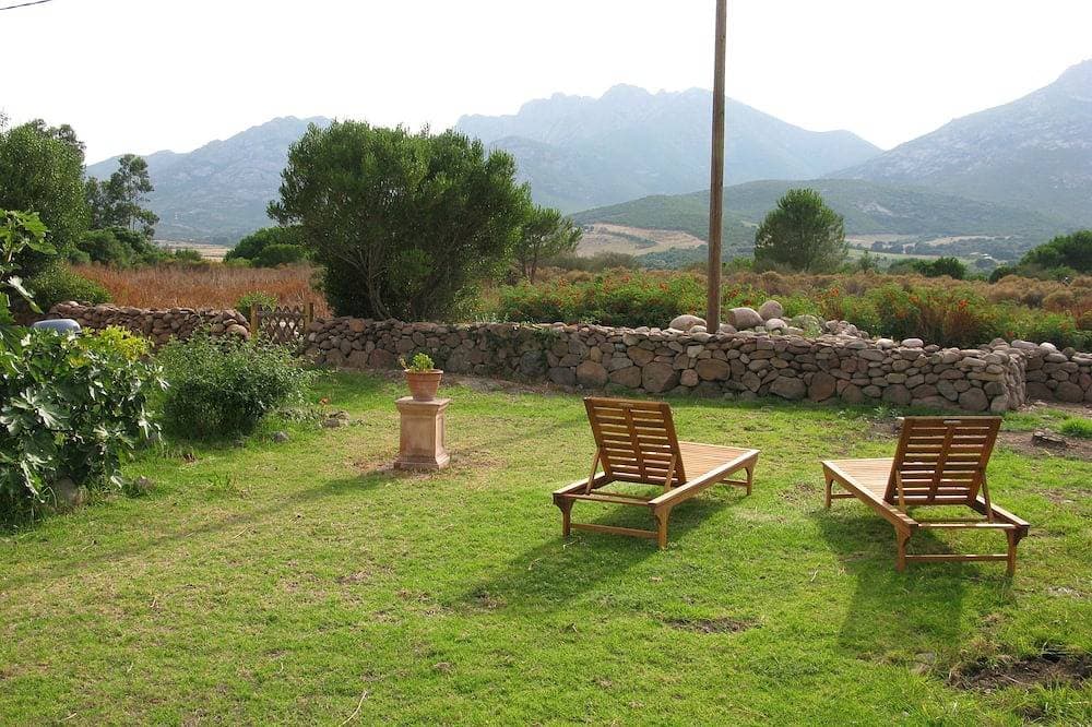 Foto 12 von 17: Förderung! Eine charmante Villa mit einem schönen Garten und Blick auf die Berge