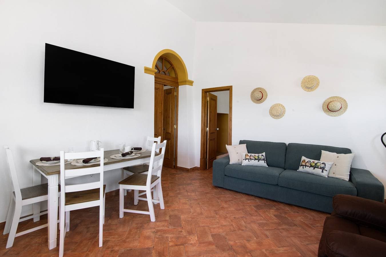 Foto 6 von 35: Kleines Zimmer mit Bergblick, WLAN und Klimaanlage