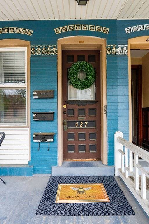 Foto 13 von 15: The Downtown Bee: Cozy & charming escape steps from Main Street Bethlehem!