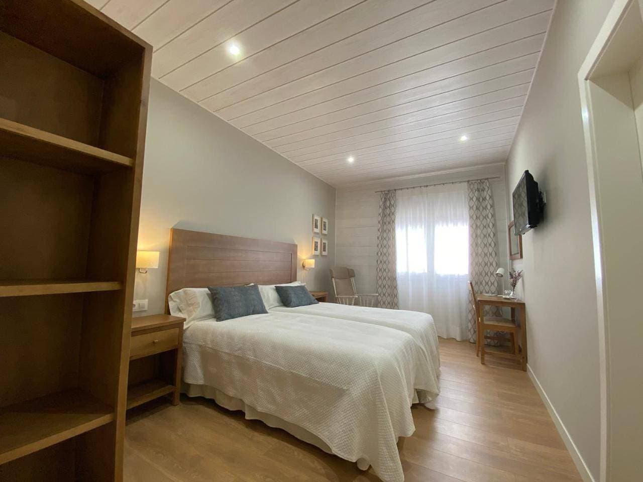 Foto 7 von 13: Twin Room with Bathroom