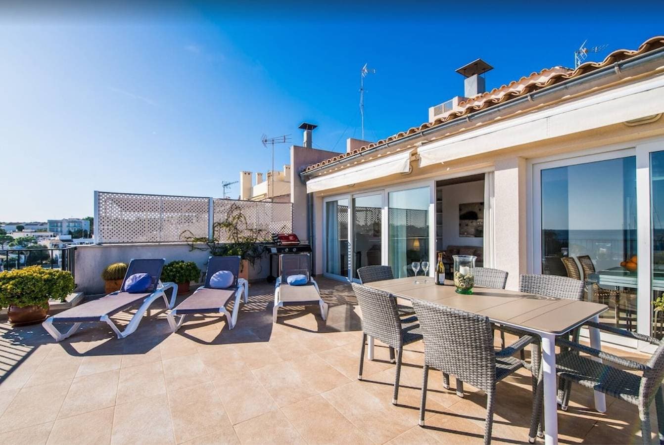 Foto 5 von 24: Penthouse "Es Port" direkt am Meer mit Meerblick, Bergblick, WLAN, Klimaanlage und Balkon