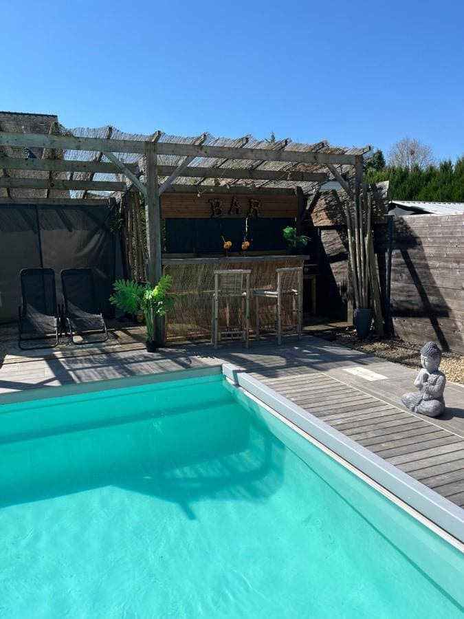 Logement cosy avec piscine et jacuzzi privatifs 1