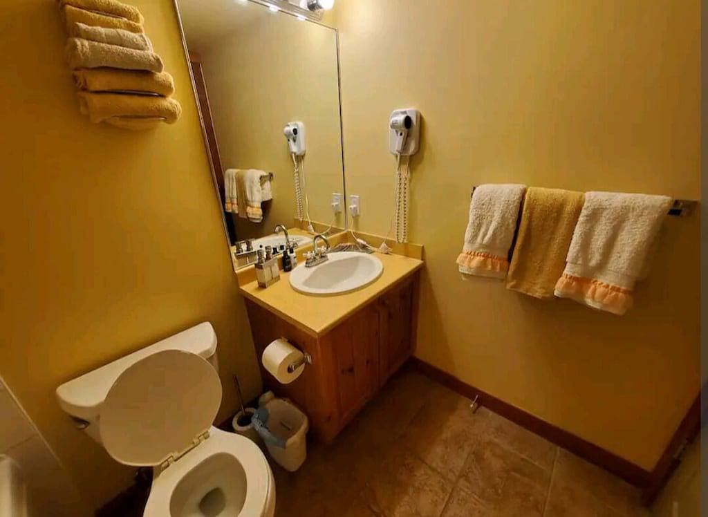 Foto 5 von 10: Lovely 2bdrm Panorama Springs unit overlooking the mountains and pools!