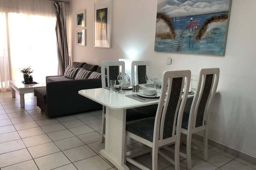 Foto 10 von 19: Limnaria: Modern 1 Bed, Pool Views, 5min To Beach