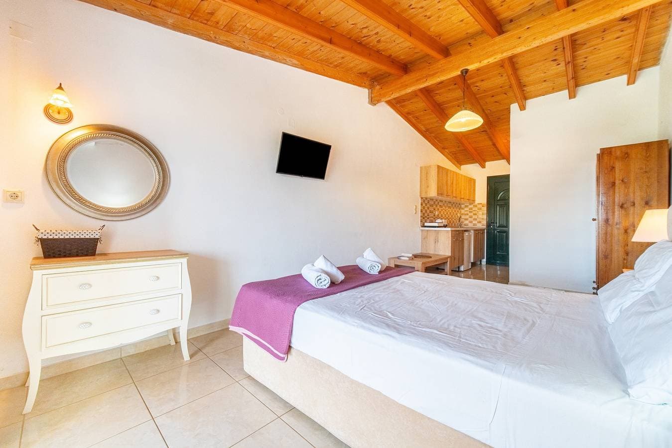 Foto 10 von 28: Einzimmerapartment 'Arianna Deluxe Studio 20' mit Meerblick, Gemeinschaftspool und WLAN