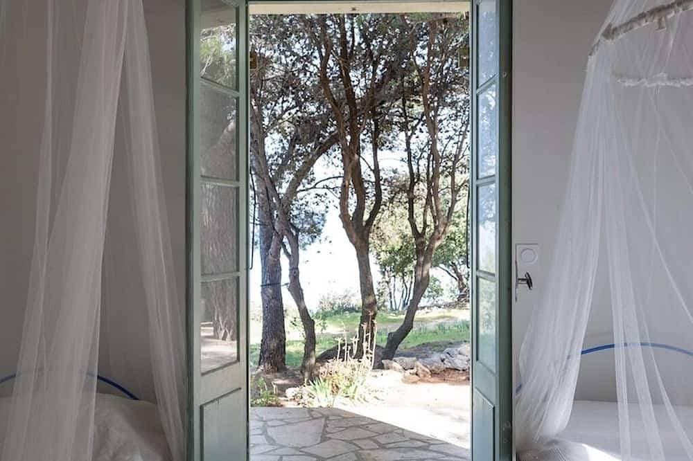 Foto 4 von 30: Herrlicher Meerblick St.Florent  2 einzelne Häuser mit vielen Terrassen und Pool