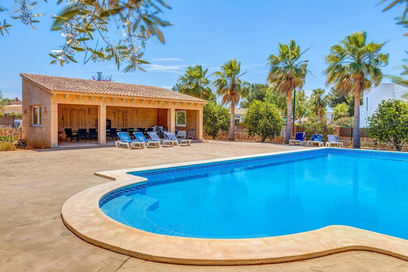 Foto 3 von 29: Traumhaftes Ferienhaus mit Pool, WLAN und Terrasse; Parkplätze vorhanden