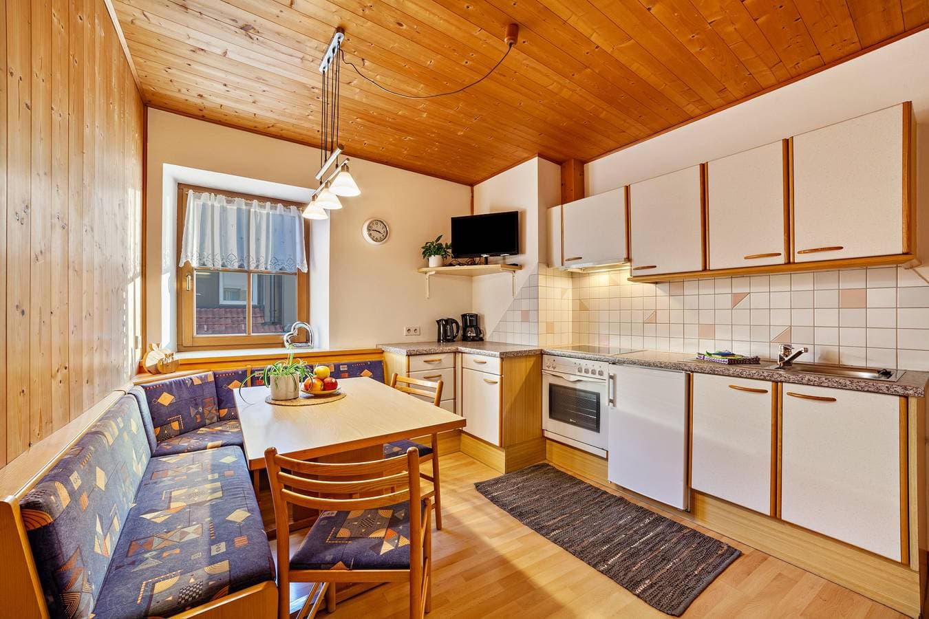 Foto 4 von 15: Ferienwohnung 'Wohnung Elstar Schnalserhof' mit Bergblick, Gemeinschaftsterrasse und WLAN