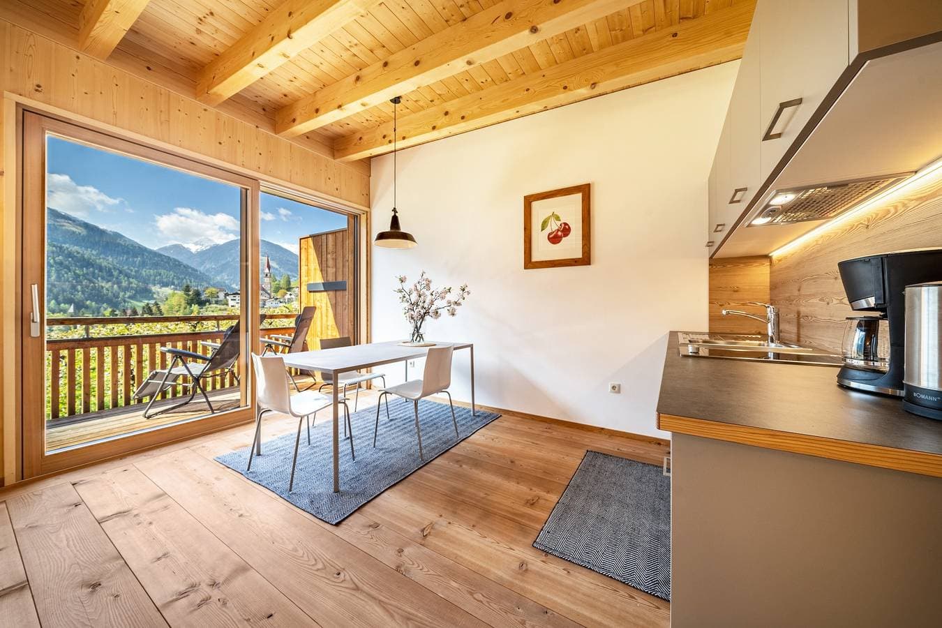 Foto 6 von 20: Ferienwohnung 'Mayrhof im Kirschengarten' mit Bergblick & Balkon