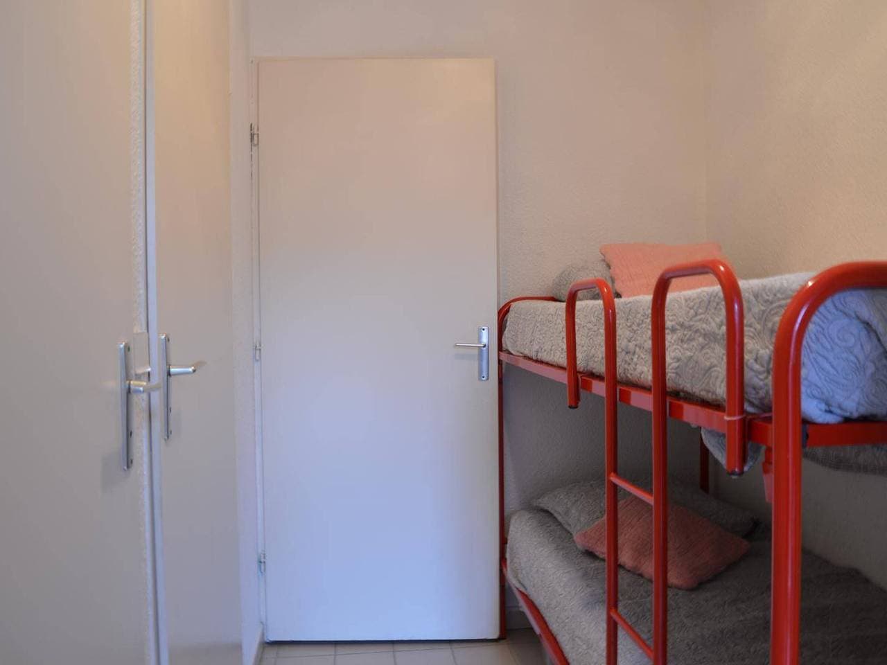 Foto 7 von 20: Studio cabine avec piscine, tennis, parking privé à 400m de la plage - 4 couchages