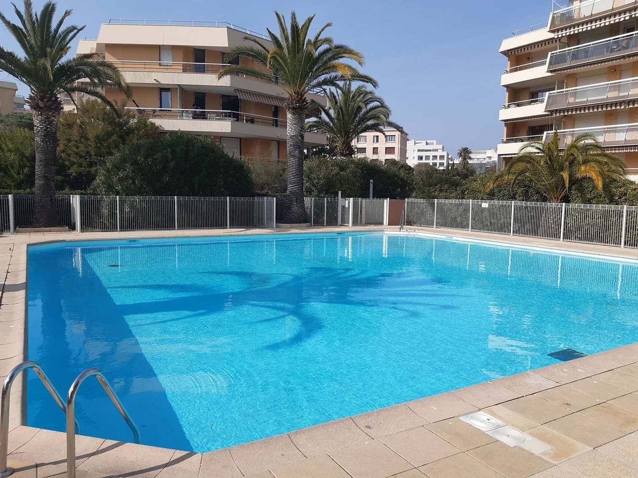 Studio für 2 Personen mit Pool in Fréjus 1