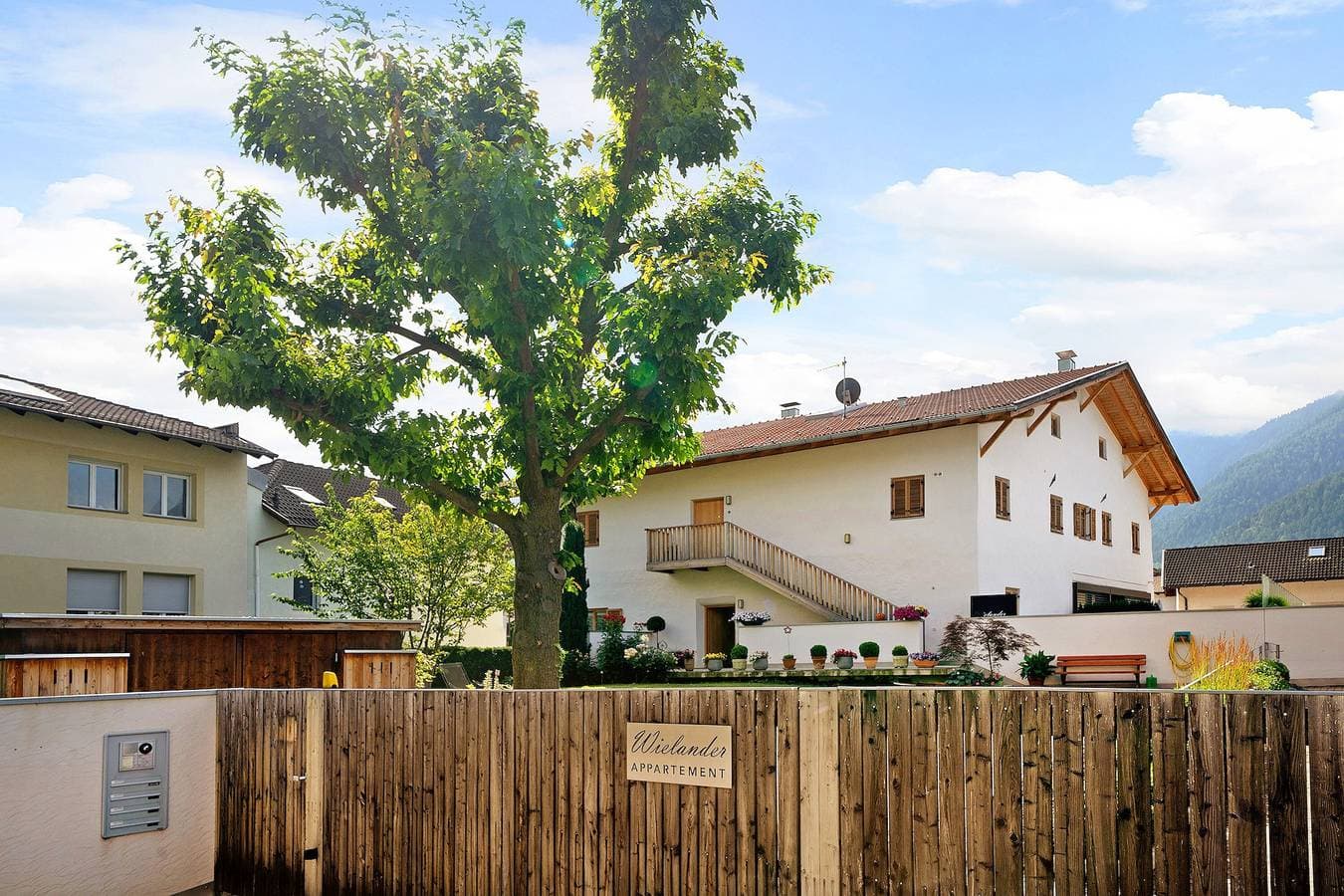 Foto 5 von 22: Ferienwohnung 'Wielander B West' mit Bergblick, Gemeinschaftsgarten und WLAN