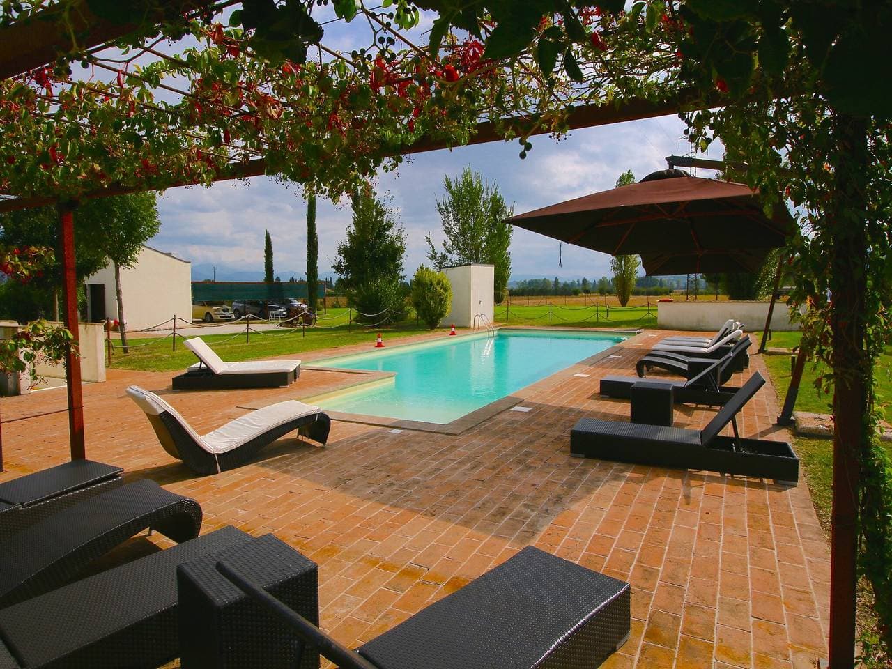 Foto 2 von 65: Ferienhaus in Foligno mit Pool und Terrasse