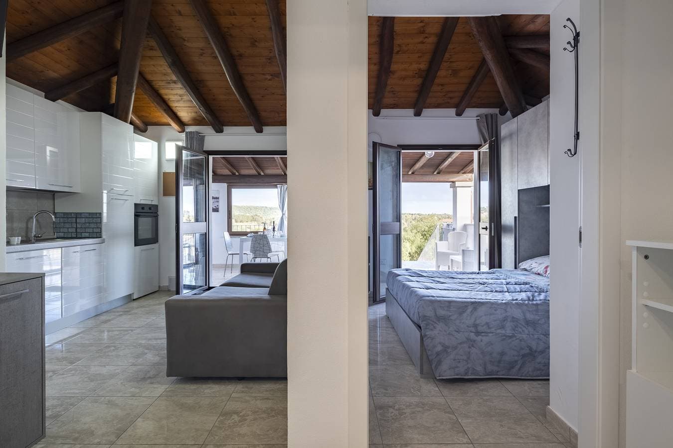 Foto 11 von 21: Ferienhaus "Pasquale Holiday" mit Meerblick, 2 privaten Terrassen und WLAN