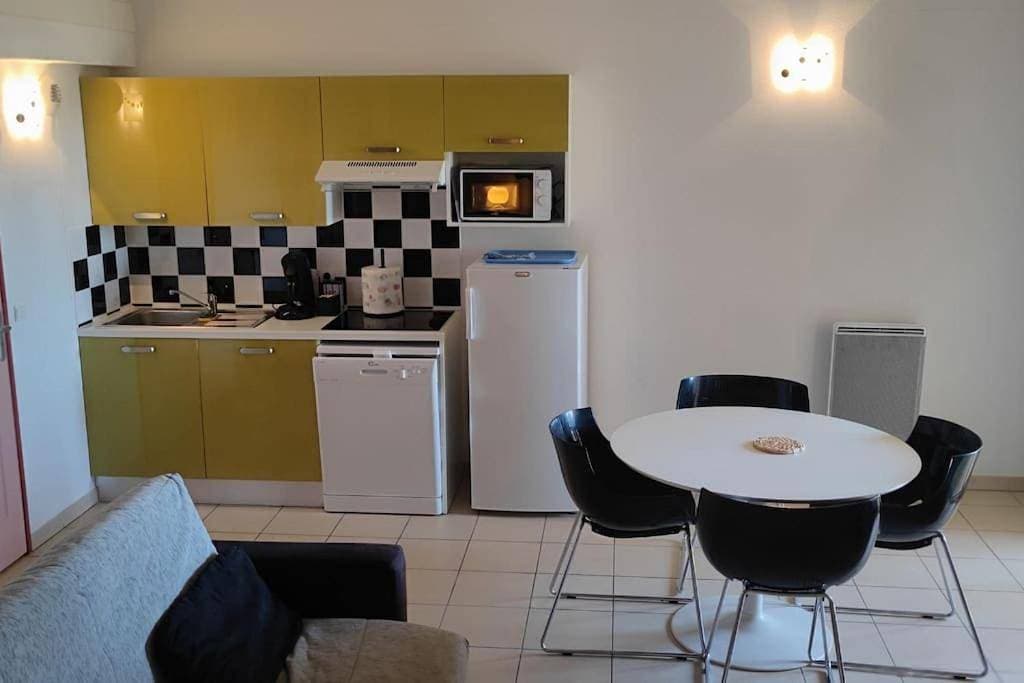 Foto 7 von 19: Two-Bedroom Apartment
