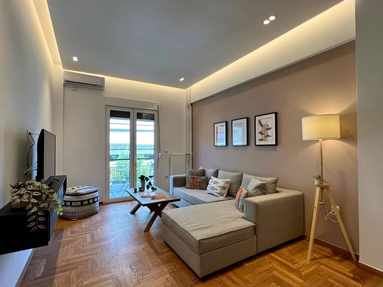 Foto 8 von 22: AgiasFoteinis20  ·  Nea Smirni Square chic apartme