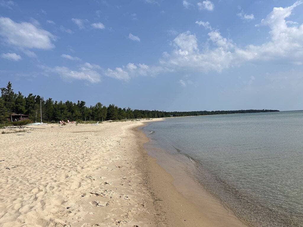 Foto 7 von 20: Lakefront Cottage on Soft Sand