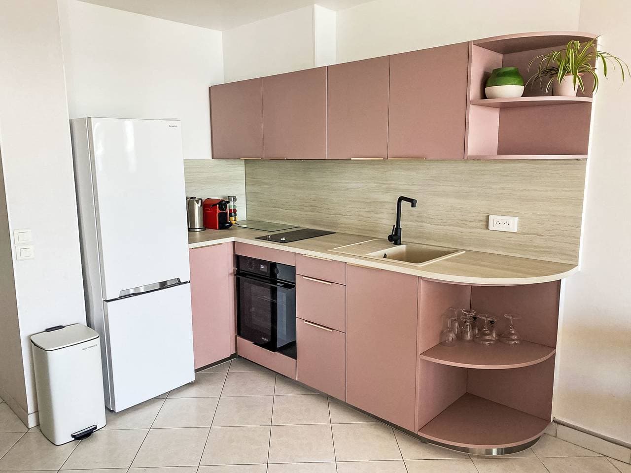 Foto 5 von 21: Studio-Apartment mit Blick auf das Wasser