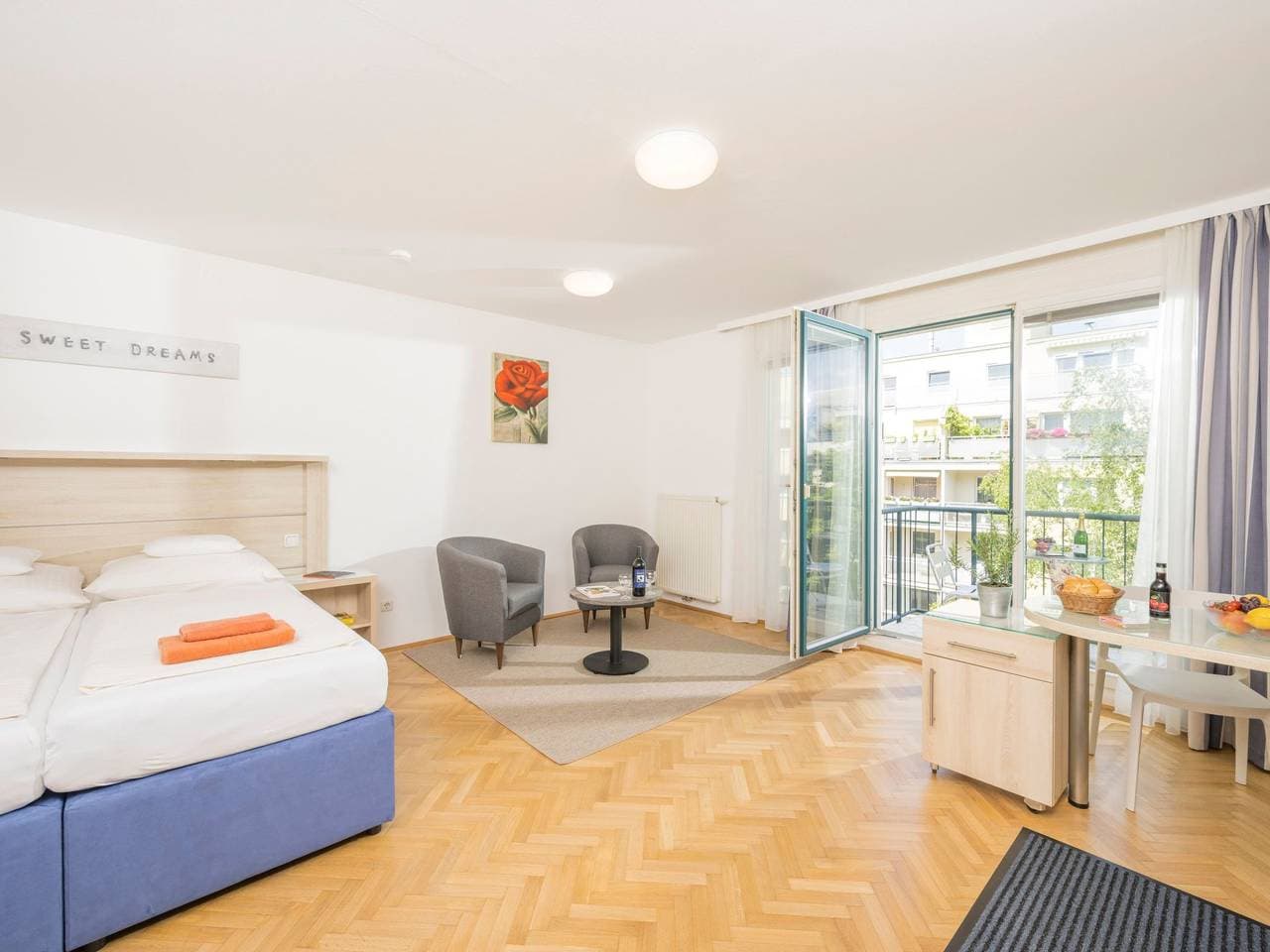 Studioappartement mit Balkon 1