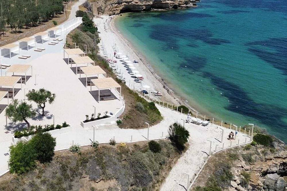 Foto 10 von 17: Romantic Seafront Villa with 900m² Terrace & Private Beaches | Italy