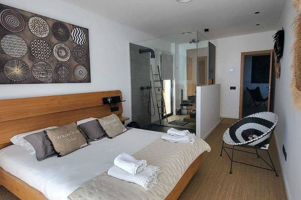 Foto 4 von 30: Neue moderne Villa - Sa Tuna-Ansicht, beheizter Spiegelpool und Klimaanlage