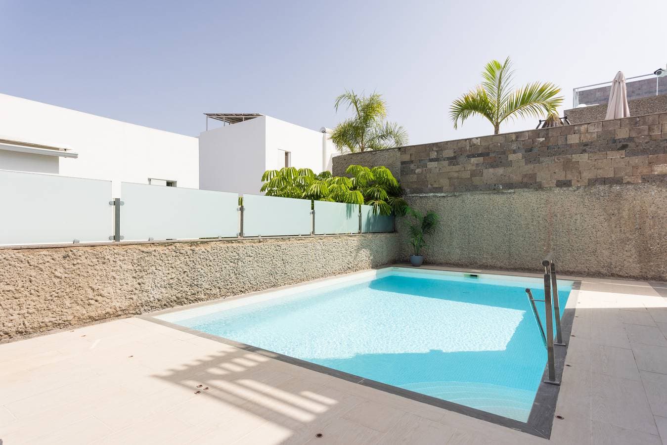 Foto 2 von 71: Luxus-Ferienhaus mit beheiztem Pool, jacuzzi, BBQ in El Duque
