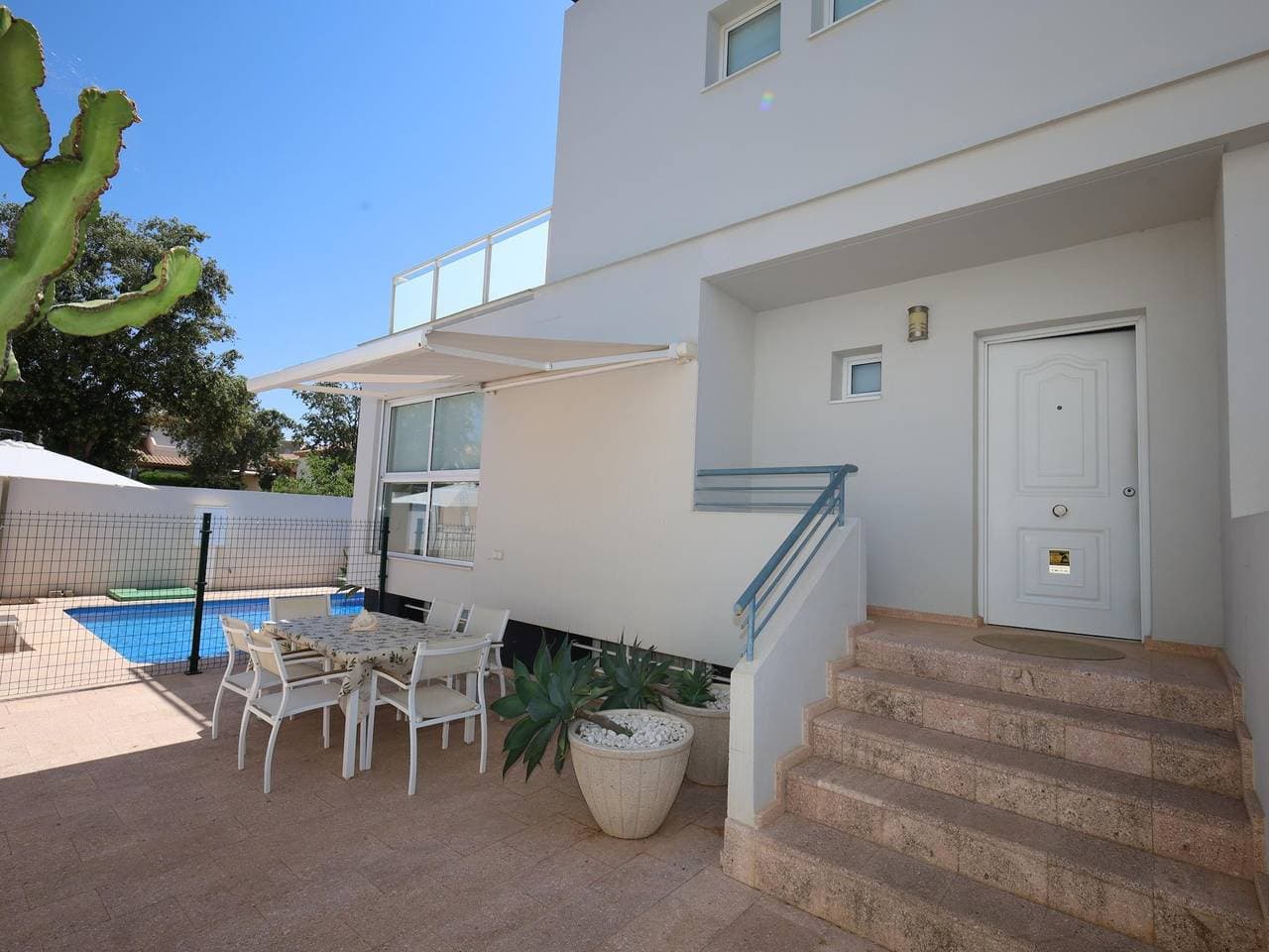 Foto 9 von 46: Ferienhaus für 6 Personen mit Balkon/Terrasse