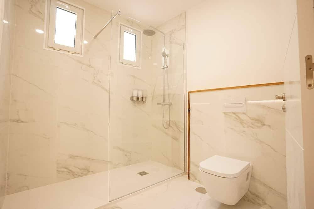 Foto 11 von 30: Apartment-Suite-Ensuite mit Dusche-Stadtblick