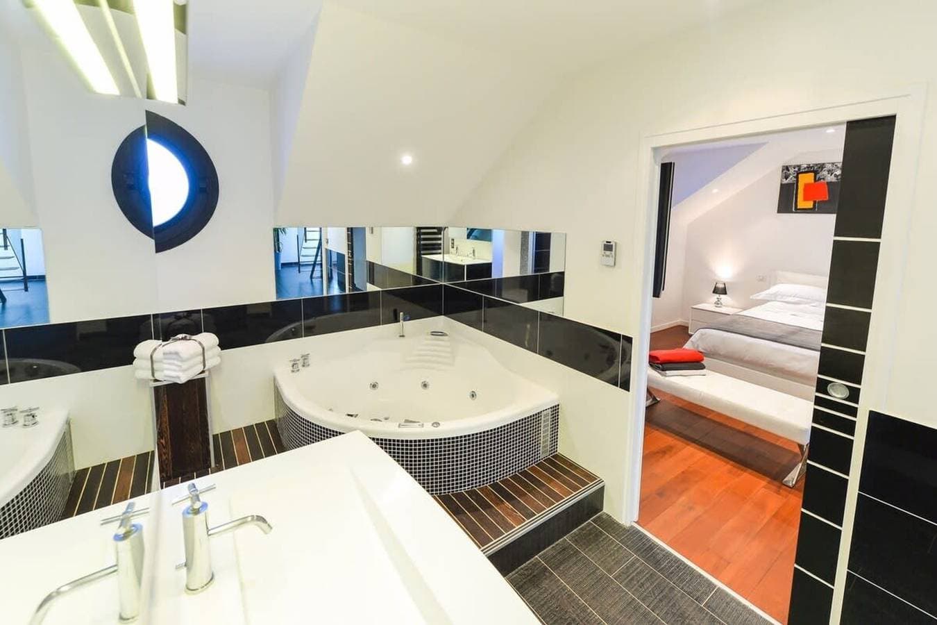 Foto 6 von 14: Ferienwohnung für 4 Personen mit Whirlpool