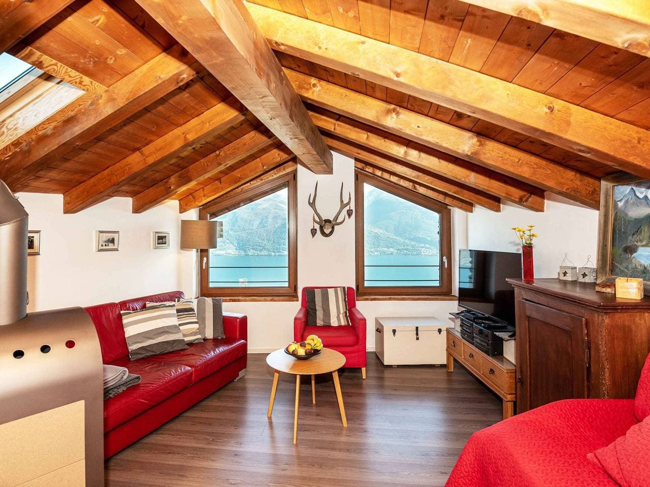 Foto 2 von 37: Ferienhaus 'Casa Bianca' mit Seeblick, privater Terrasse und WLAN