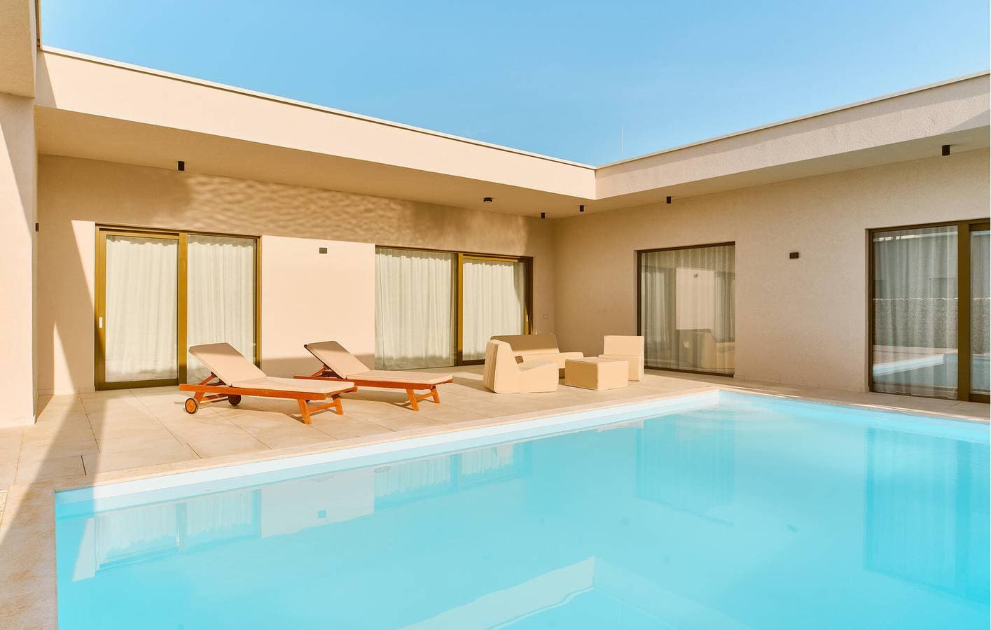 Foto 9 von 33: Geräumige 2-Zimmer-Wohnung mit Pool, WLAN und 2 km Entfernung zum Strand