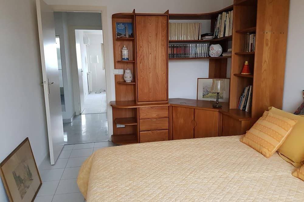 Foto 6 von 30: Renovierte Wohnung 2018; Balkon mit Blick aufs Meer, drei Zimmer (76m2), privater Park