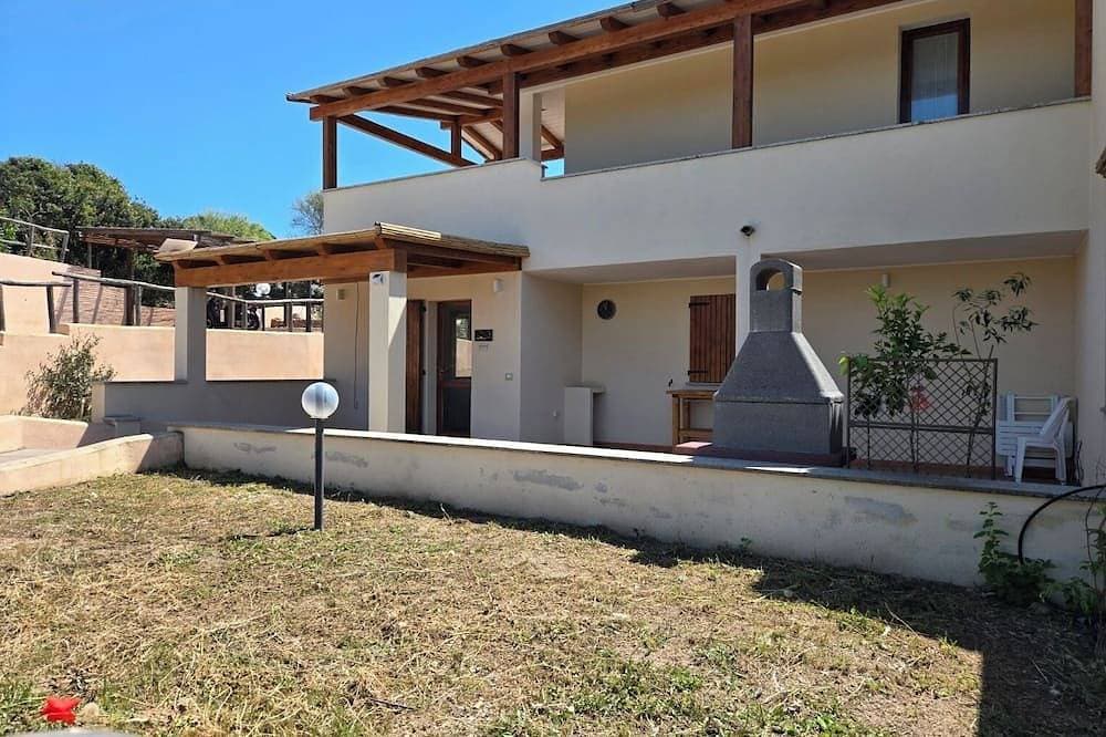 Newly Fitted Out 2 Bed Apartment, 1km from Beach, Sleeping up to 5 1
